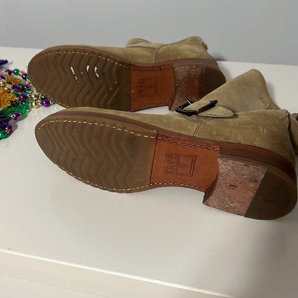 Frye boots 8 1/2 B tan ladies boots worn twice - Picture 2 of 3